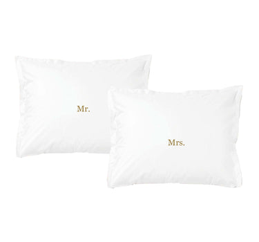 Kussenslopen-set van 2 Mr & Mrs van Zusss, wit / goud met gouden letters.