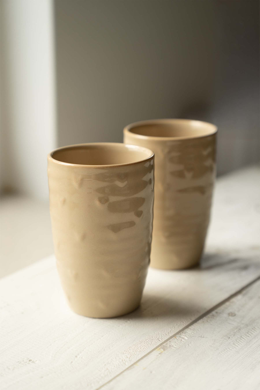 L-shaped mug with hearts | sand