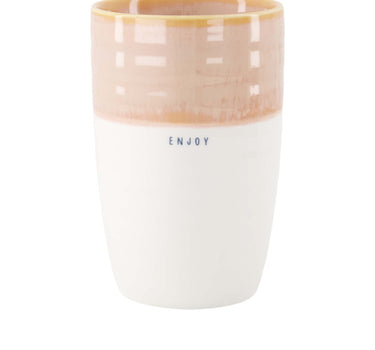 Becher „L enjoy“ in Weiß/Rosa von Zusss, Keramikbecher mit Glasur in Rosa/Pfirsichfarben und weißem Boden