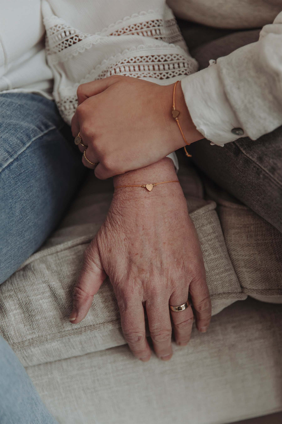 kaart vriendschapsarmbandjes hartje | off white / goud