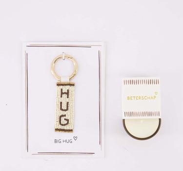 cadeauset Big Hug & Beterschap - Ansichtkaart met sleutelhanger & geurkaarsje in wikkel - Wit/blauw & wit/bruin