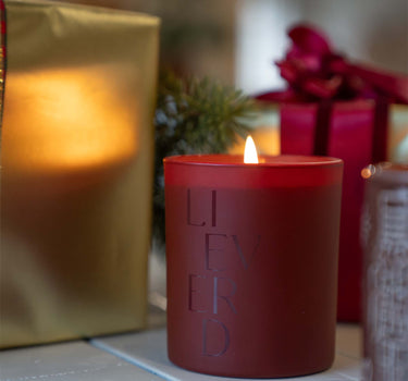 Scented candle in a glass jar in a box, "Lieverd" white/dark red | white / dark red
