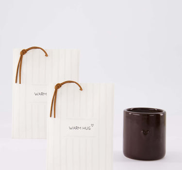 cadeauset Warm Hug - Set van 2 geurzakjes & geurkaarsje keramiek hartje - Wit/bruin & donkerbruin