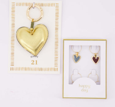 cadeauset Happy 21 & Happy Day - Ansichtkaart met sleutelhanger & wijnglashangers - Wit/oker & multicolor