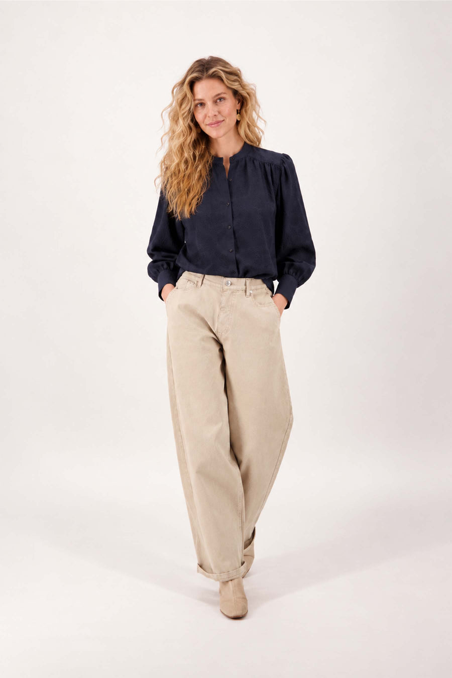 balloon sleeve blouse with paisley texture | navy