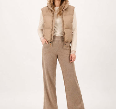short bulky body warmer | darker sand