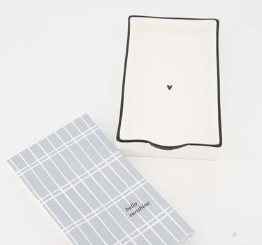 Cadeauset - Servetten en servethouder hello Sunshine van Zusss, servethouder met zwarte rand en grijs-witte servetten.